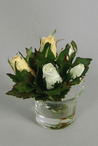 rose arrangement in water